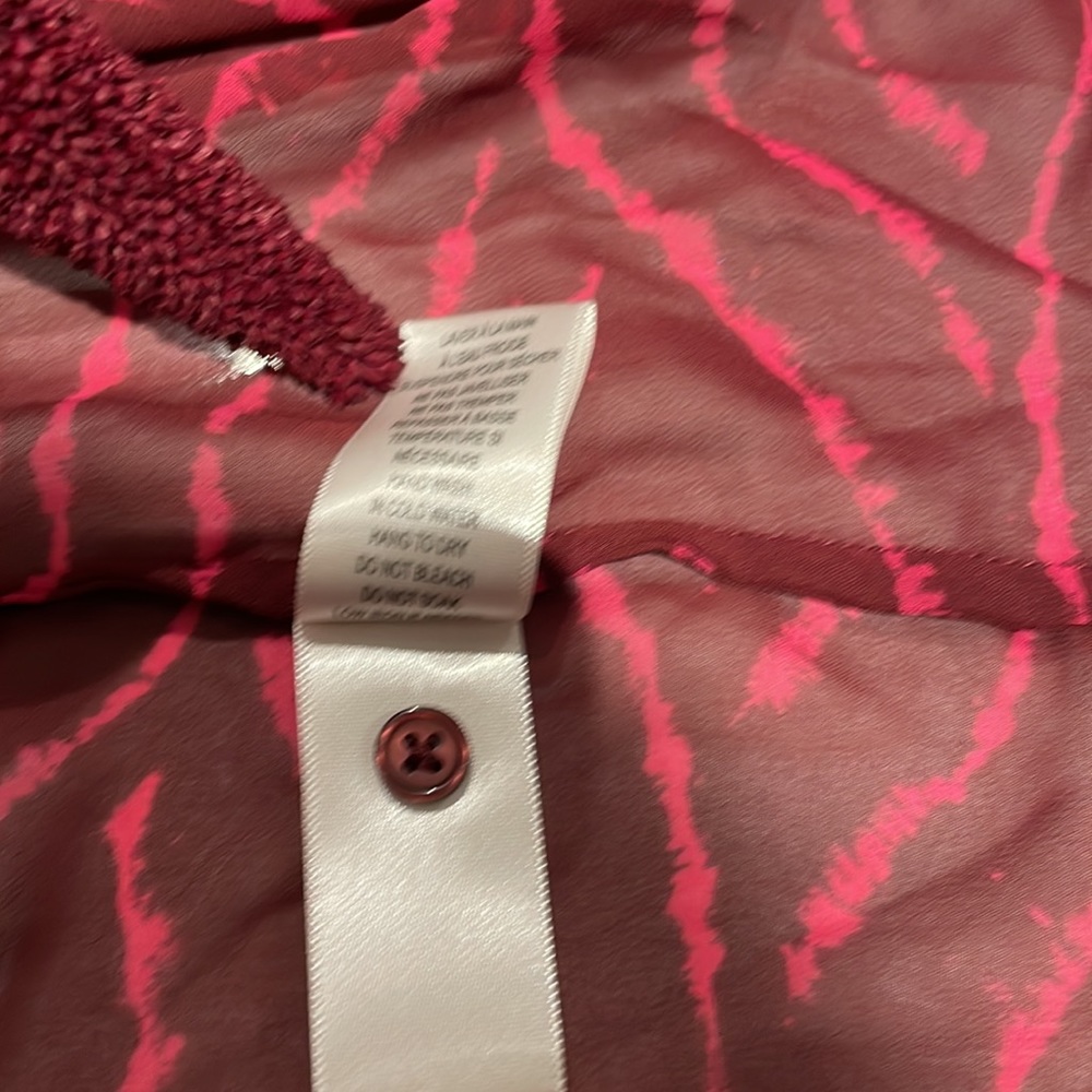 (2/$10) Medium Twik exclusive simons crop blouse - Picture 8 of 9